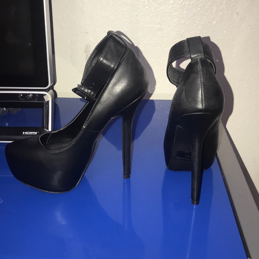 High heels - Picture 3 of 3